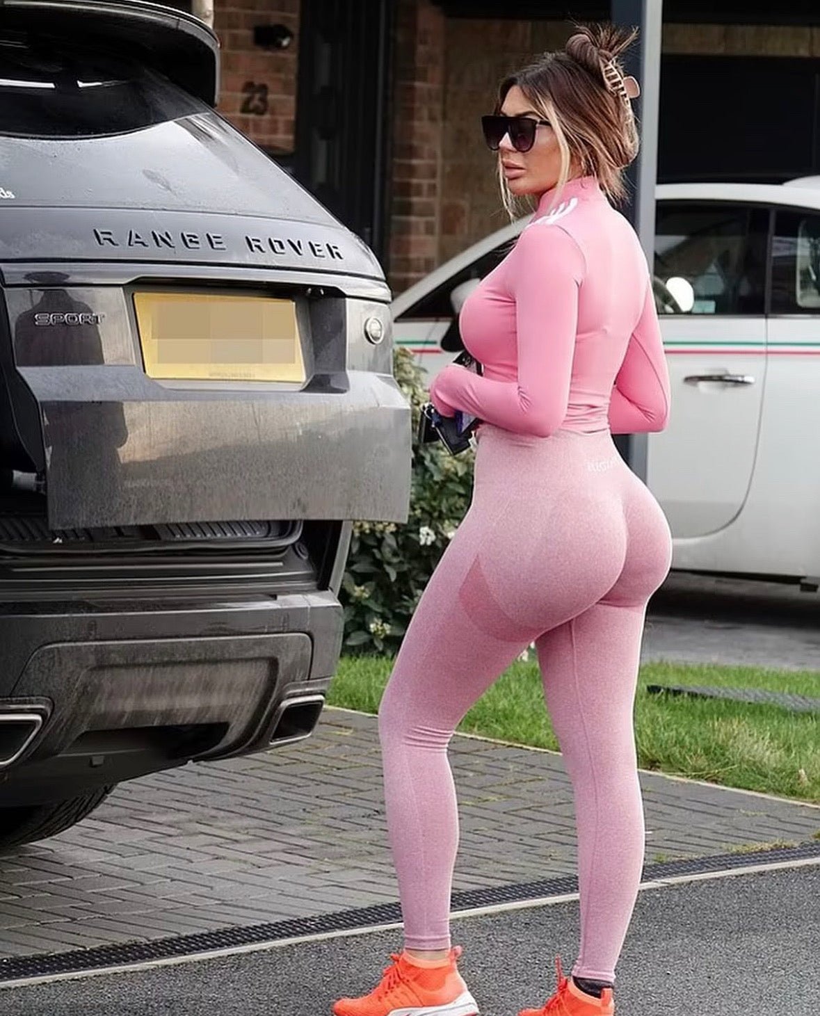 https://www.elegxnt.co.uk/cdn/shop/products/peach-pink-leggings-647064.jpg?v=1690210697&width=1445